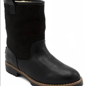 NWOT Black Sherpa Lined  Nautica Boots